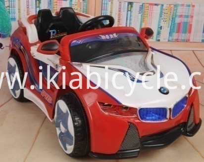 Haurrak 8 urteko gazteentzako auto elektrikoa
